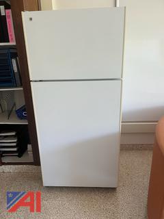 General Electric Refrigerator with Freezer